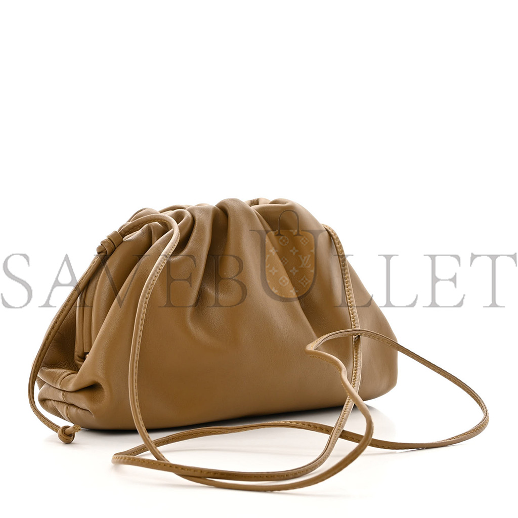 BOTTEGA VENETA BUTTER CALFSKIN THE MINI POUCH CAMMELLO (22*14*5cm) BOTTEGA VENETA BUTTER CALFSKIN THE MINI POUCH CAMMELLO (22*14*5cm)