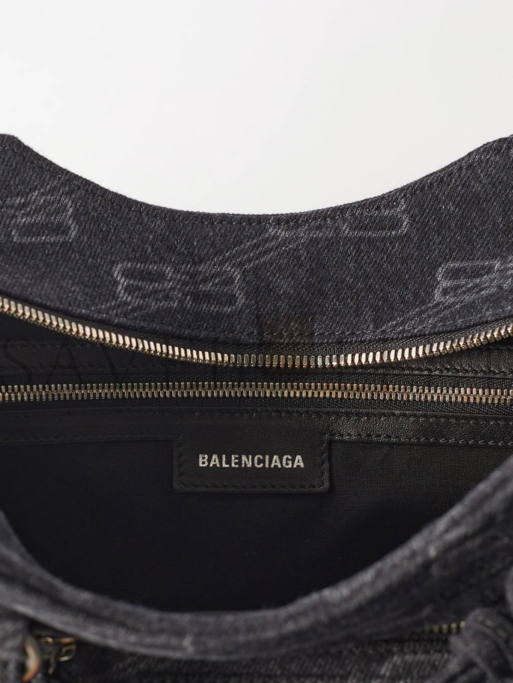 BALENCIAGA BLACK NEO CAGOLE CITY BB-LOGO DENIM SHOULDER BAG MATCHESFASHION US (39*25*18cm)